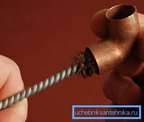 Lehimlemeden önce, armatürün içi iyice temizlenir. Lehimlemeden önce, armatürün içi iyice temizlenir.