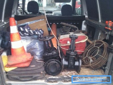 Tüm acil durumlar için hazırlanmış mobil tamir atölyesi: Bu araçlar, sorun giderme için gerekli ekipman ve yedek parçalar ile donatılmıştır Tüm acil durumlar için hazırlanmış mobil tamir atölyesi: Bu araçlar, sorun giderme için gerekli ekipman ve yedek parçalar ile donatılmıştır