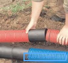 Adaptör çevre etkilerine maruz kalmayan yüksek kaliteli plastikten yapılmıştır Adaptör çevre etkilerine maruz kalmayan yüksek kaliteli plastikten yapılmıştır