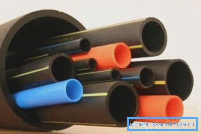 Plastikler mükemmel bir şekilde işlenir ve çok sayıda malın üretiminde kullanılır. Plastikler mükemmel bir şekilde işlenir ve çok sayıda malın üretiminde kullanılır.
