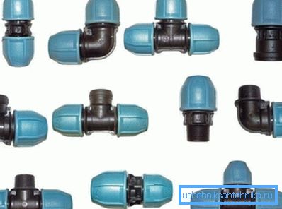 Metal plastik malzemelerin montajında kullanılan parçalara benzer bir etki prensibine sahip plastik bağlantılar Metal plastik malzemelerin montajında kullanılan parçalara benzer bir etki prensibine sahip plastik bağlantılar
