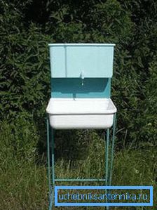 Plastik lavabo ile vermek için vinç Plastik lavabo ile vermek için vinç