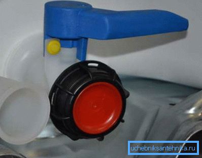 Plastik su deposu için fişli plastik musluk