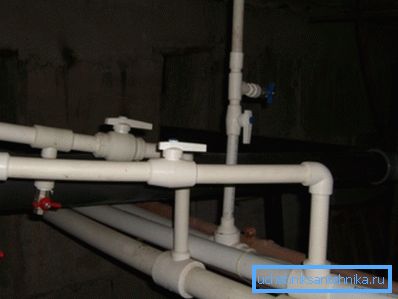 Plastik su borusu