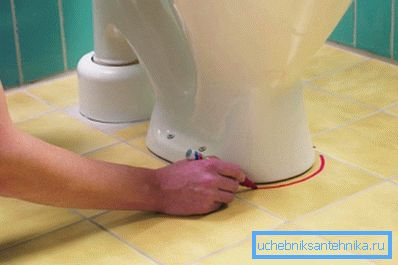 Tabanın etrafındaki karo kaldırılmalıdır. Tabanın etrafındaki karo kaldırılmalıdır.