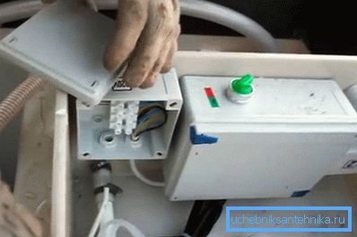 Elektrik kablosunun septik tank Topaz'a bağlanması