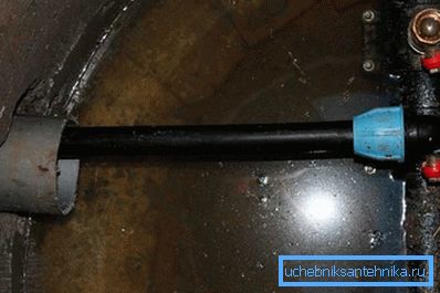 2779 HDPE borunun bir kuplaj kullanarak metal bir boruya bağlanması