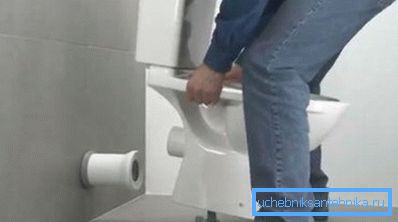 Tuvaletin kanalizasyona bağlanması güvenilir ve sıkı olmalıdır. Tuvaletin kanalizasyona bağlanması güvenilir ve sıkı olmalıdır.