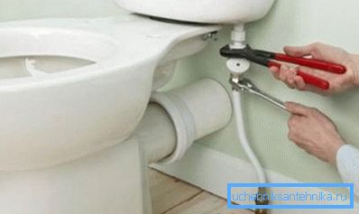 Tuvalete uygun beceriyle bağlanma kendi ellerinizle yapılabilir