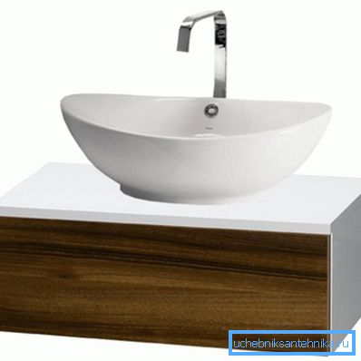 Minimalist tarzda yapılmış kabine ile askıya alınmış lavabo Minimalist tarzda yapılmış kabine ile askıya alınmış lavabo