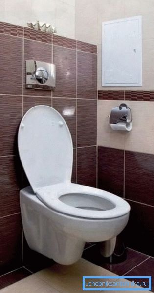 Askılı tuvalet, sarnıcın gizli yerleşimi nedeniyle yerden tasarruf sağlar Askılı tuvalet, sarnıcın gizli yerleşimi nedeniyle yerden tasarruf sağlar