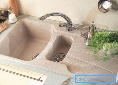 Polimer lavabo dış güzelliğini hızla kaybeder. Polimer lavabo dış güzelliğini hızla kaybeder.