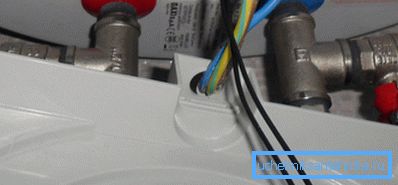 Kurulumdan sonra yalıtımsız veya asılı kablo olmamalıdır.