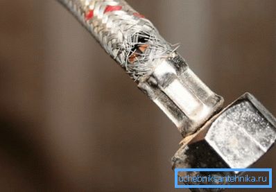 Astarın yanındaki örgü hasarları Astarın yanındaki örgü hasarları
