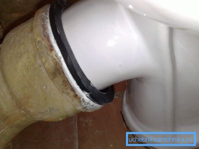 Eski cihazı sökerken, bağlantı yöntemine ve drenaj borusunun tipine dikkat edin. Eski cihazı sökerken, bağlantı yöntemine ve drenaj borusunun tipine dikkat edin.