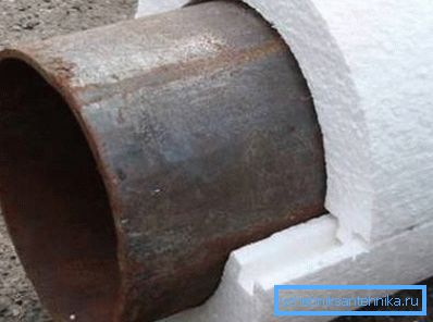 Montaj sırasında, kabuğun üst kısmı biraz geriye kaydırılmalıdır. Montaj sırasında, kabuğun üst kısmı biraz geriye kaydırılmalıdır.