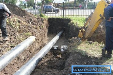 Boruyu yolun altına döşerken, özel ekipmanlara yardımcı olur