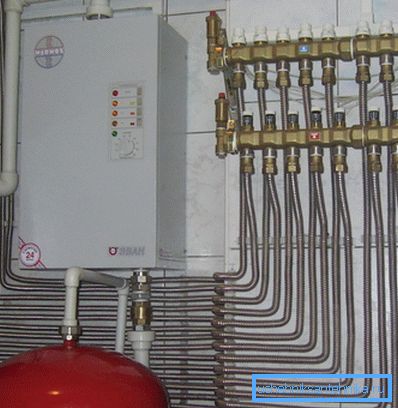 Isıtma yapıları oluştururken, genellikle kıvrımlar oluşturmak gerekir ve bu tür boruların kullanımı, ürünü zayıflatan adaptörlerin veya bağlantı elemanlarının kullanılmasını önlemeye yardımcı olur.