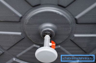 Varil pozisyonunu seçerken, sulama kabının yerini dikkate almayı unutmayın, ülkeye duş için plastik varil yağmurun yerleştirilmesi için farklı seçeneklerle mevcuttur. Varil pozisyonunu seçerken, sulama kabının yerini dikkate almayı unutmayın, ülkeye duş için plastik varil yağmurun yerleştirilmesi için farklı seçeneklerle mevcuttur.