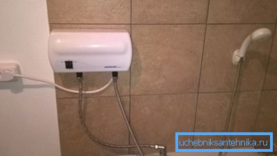 3,5 kW'lık cihaz duvar prizine takılabilir, ancak sıkı kablolama gereksinimleri vardır. 3,5 kW'lık cihaz duvar prizine takılabilir, ancak sıkı kablolama gereksinimleri vardır.