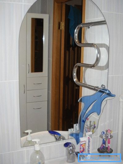 Renk ekleme ile yapıştırılmış levha. Renk ekleme ile yapıştırılmış levha.