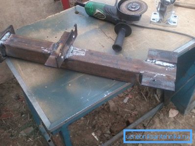 Bir otomotiv çeki demiri üretimi için profil metal kullanımı Bir otomotiv çeki demiri üretimi için profil metal kullanımı