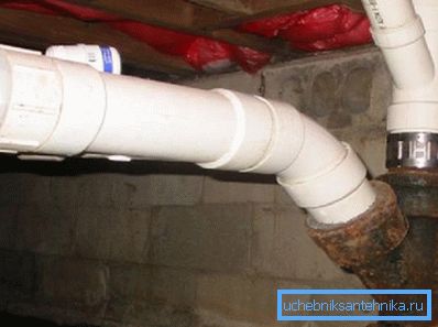 Örnek - dökme demirden plastiğe kanalizasyon geçişi Örnek - dökme demirden plastiğe kanalizasyon geçişi