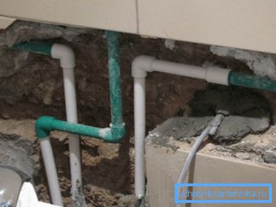 Duvara sıhhi tesisat döşeme - en iyi seçenek değil Duvara sıhhi tesisat döşeme - en iyi seçenek değil