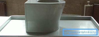 Bir raf ile monolitik bir formda yapılan en basit fiberglas modeli Bir raf ile monolitik bir formda yapılan en basit fiberglas modeli