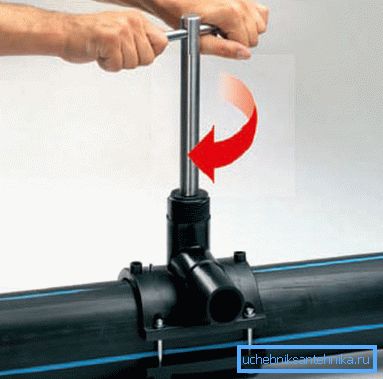 PVC boru üzerinde bir drenaj oluşturma süreci PVC boru üzerinde bir drenaj oluşturma süreci