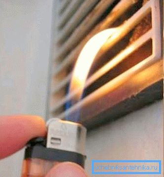 Havalandırmanın verimini kontrol etmek kolaydır, aydınlatılmış bir kibrit yakmak veya hafiftir (fotoğrafta olduğu gibi) Havalandırmanın verimini kontrol etmek kolaydır, aydınlatılmış bir kibrit yakmak veya hafiftir (fotoğrafta olduğu gibi)