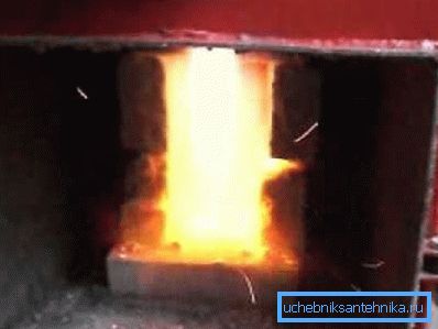 Fırının çalışması, doğal gazın bir gaz kazanı içinde yakılmasına benzer. Fırının çalışması, doğal gazın bir gaz kazanı içinde yakılmasına benzer.