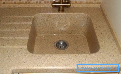 Genel tasarımla mükemmel uyum sağlayan ve tüm fonksiyonel gereksinimleri karşılayan 60 cm ila 60 cm mutfak lavabo Genel tasarımla mükemmel uyum sağlayan ve tüm fonksiyonel gereksinimleri karşılayan 60 cm ila 60 cm mutfak lavabo