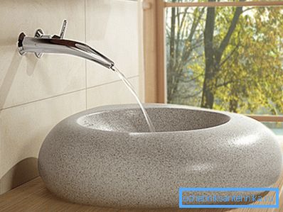 Banyo için doğal taştan yapılmış lavabo çok pahalıdır Banyo için doğal taştan yapılmış lavabo çok pahalıdır