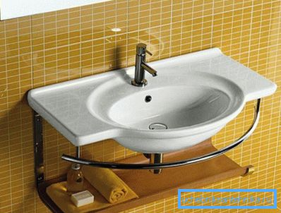 Duvara bağlı raflı lavabo Duvara bağlı raflı lavabo