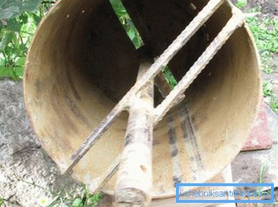Takviyeli dikmeler, ekseni güvenilir bir şekilde sabitler ve yapıyı güçlendirir Takviyeli dikmeler, ekseni güvenilir bir şekilde sabitler ve yapıyı güçlendirir