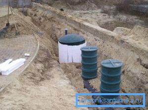 Diferansiyel septik tanklar arasındaki mesafe 2m'den az değildir. Diferansiyel septik tanklar arasındaki mesafe 2m'den az değildir.