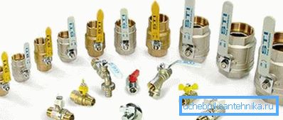 Farklı tip ve boyutlarda ve boyutlardaki benzer bağlantı parçaları, bir üreticiden ürün olarak sunulmaktadır Farklı tip ve boyutlarda ve boyutlardaki benzer bağlantı parçaları, bir üreticiden ürün olarak sunulmaktadır