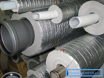 Yansıtıcı yüzeyli çeşitli modern ısıtıcılar