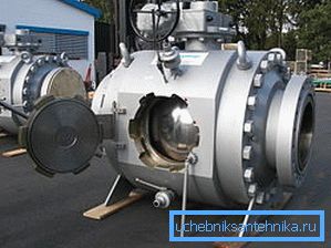 Endüstriyel bir vincin boyutu inanılmaz. Endüstriyel bir vincin boyutu inanılmaz.