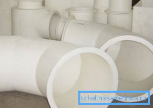120 mm çapındaki PVC boruların boyutları havalandırma düzenlemesi için idealdir. 120 mm çapındaki PVC boruların boyutları havalandırma düzenlemesi için idealdir.