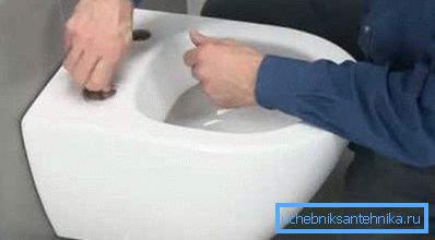 Bir klozetin onarımı tecrübesiz bir usta için bile zorluklara neden olmaz. Bir klozetin onarımı tecrübesiz bir usta için bile zorluklara neden olmaz.