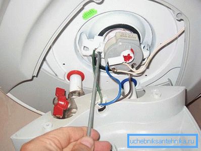 Ariston su ısıtıcılarının onarımı, elektrik alanında belirli bilgi ve beceriler gerektirir. Ariston su ısıtıcılarının onarımı, elektrik alanında belirli bilgi ve beceriler gerektirir.