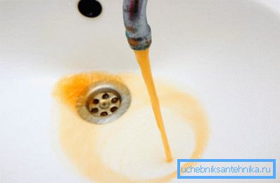 Paslı musluk suyu Paslı musluk suyu