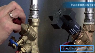 Musluklarla kendi kendini dengeleme Musluklarla kendi kendini dengeleme