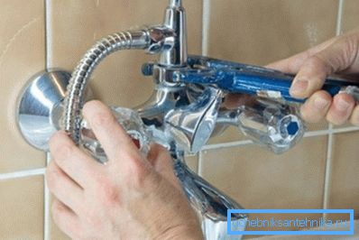 Banyo için duş bataryası bağımsız montajı Banyo için duş bataryası bağımsız montajı
