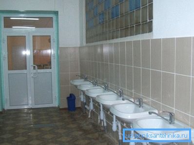 Ortaokulun banyosu Ortaokulun banyosu