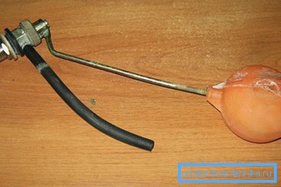 Barı bükerek tanktaki su seviyesini ayarlayabilirsiniz. Barı bükerek tanktaki su seviyesini ayarlayabilirsiniz.