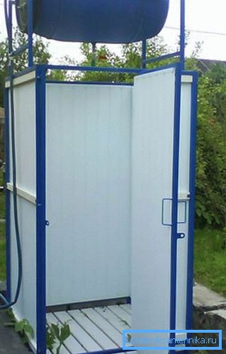 Hortum, yan tarafta bulunan, tankı doldurmak için kullanıyoruz Hortum, yan tarafta bulunan, tankı doldurmak için kullanıyoruz