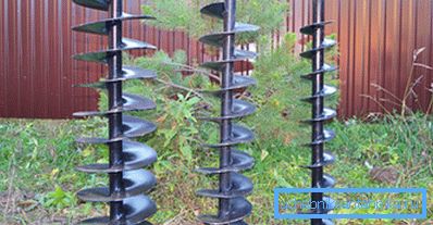 Spiral bıçakları ile Auger sondaj boruları. Spiral bıçakları ile Auger sondaj boruları.